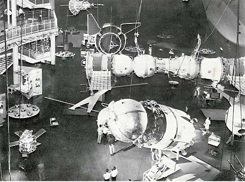 spacecraft-on-display-expo-70