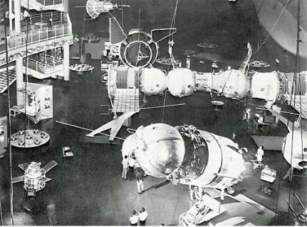 spacecraft-on-display-expo-70